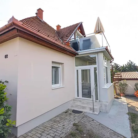- Balaton 18381 Apartmán *