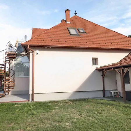- Balaton 18381 Apartmán