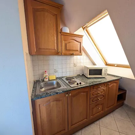 - Balaton 18381 Apartmán *